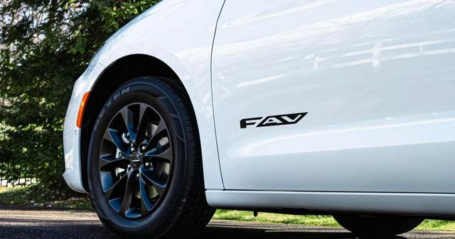 驚！約33萬(wàn)克萊斯勒大捷龍F(tuán)AV特別版官圖，洛杉磯車展亮相-有駕