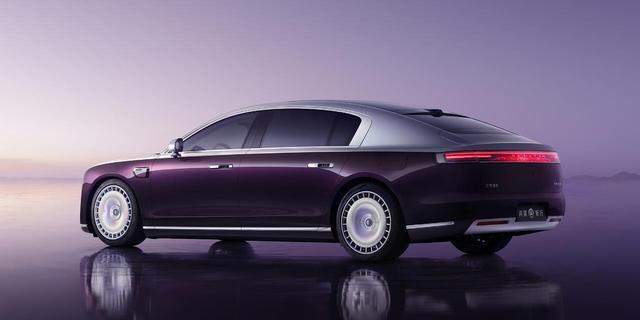 尊界S800首露真容，堪稱華為高端車型，能與邁巴赫S級競爭嗎？-有駕