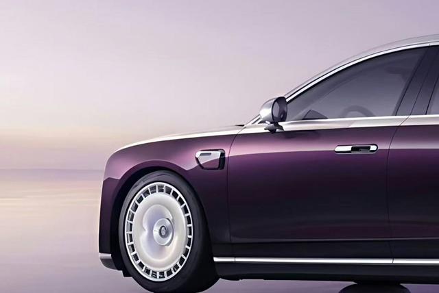 尊界S800首露真容，堪稱華為高端車型，能與邁巴赫S級競爭嗎？-有駕