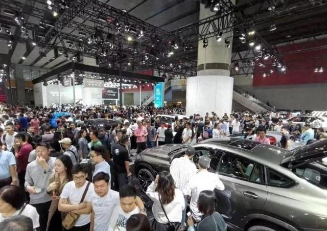 廣州車展新能源風頭強勁，燃油車關注度下滑，大眾轉型新勢力-有駕