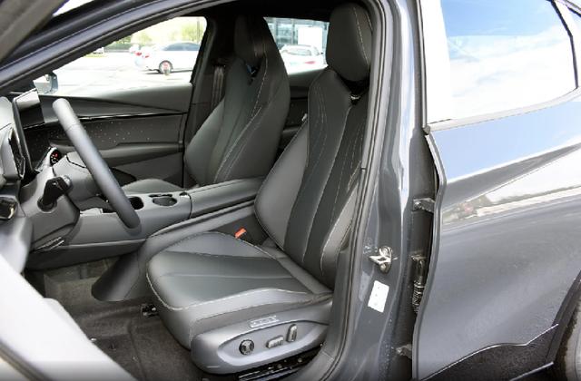 一臺有趣的大眾純電SUV，優(yōu)惠后16.99萬起售，7.7秒破百-有駕