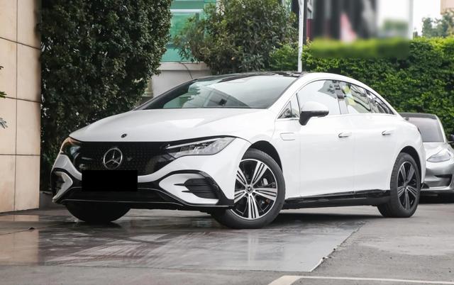 47.8萬(wàn)元起售，純電續(xù)航681km，2025款奔馳EQE值得選擇嗎？-有駕