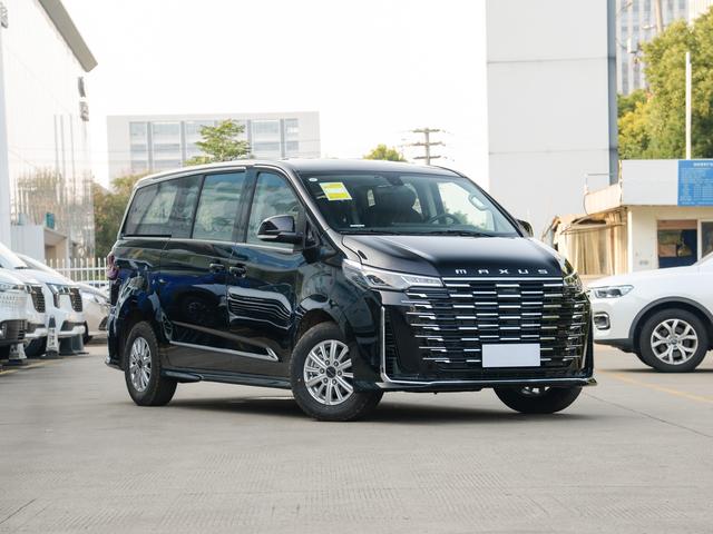 MPV價格屠夫！5米多車長配2.0引擎，級別看齊賽那GL8，僅售10萬-有駕