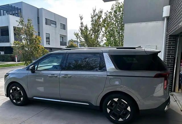 全面競爭奧德賽，新一代起亞嘉華大七座MPV霸氣亮相-有駕