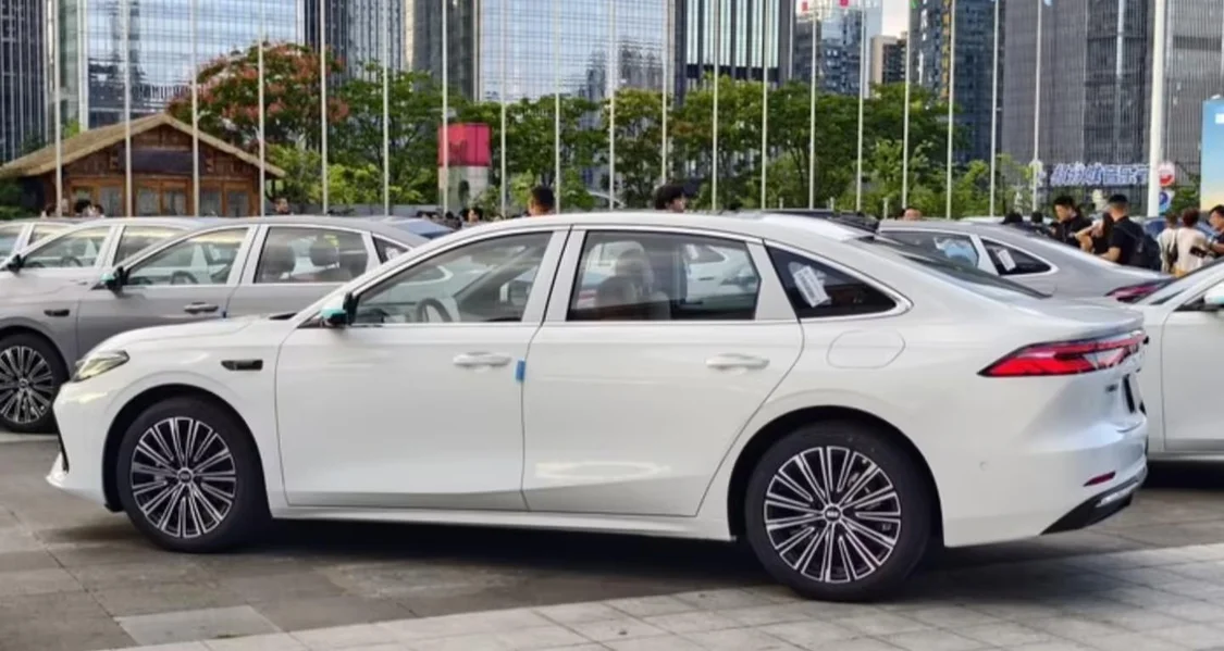 吉利銀河A7混動家轎上市：8.18萬元起，百公里饋電油耗2.67L