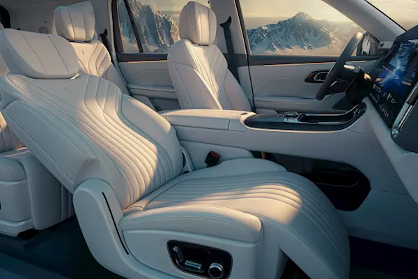 5米2全尺寸SUV殺入20萬內！吉利銀河M9預售：19.38萬元起