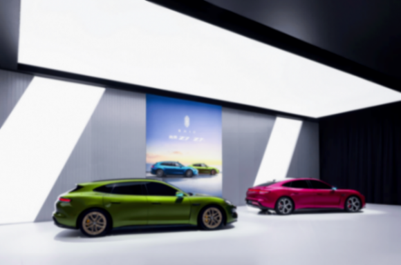 尚界Z7雙車 展臺粉